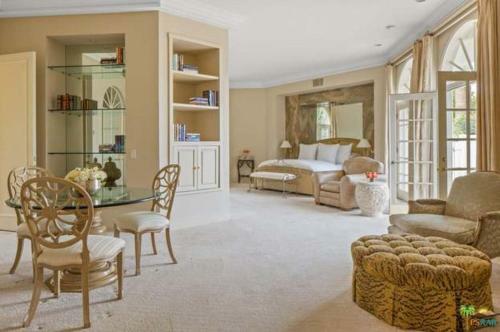 Modern Home With Luxury Designs