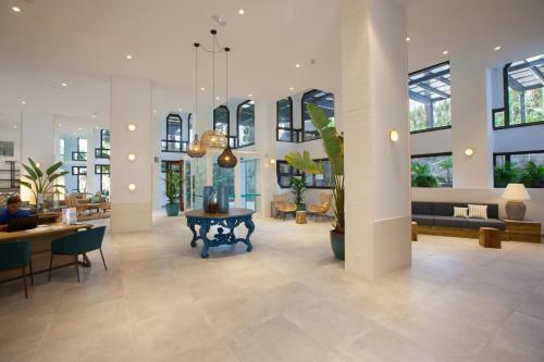 Corallium Beach By Lopesan Hotels - Adults Only