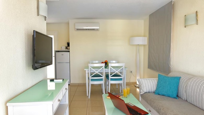 Cocoteros Apartments - Riversun Touristics
