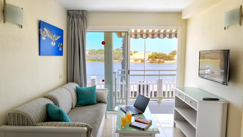 Cocoteros Apartments - Riversun Touristics