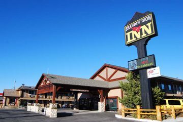 Hotel Brandin Iron Inn