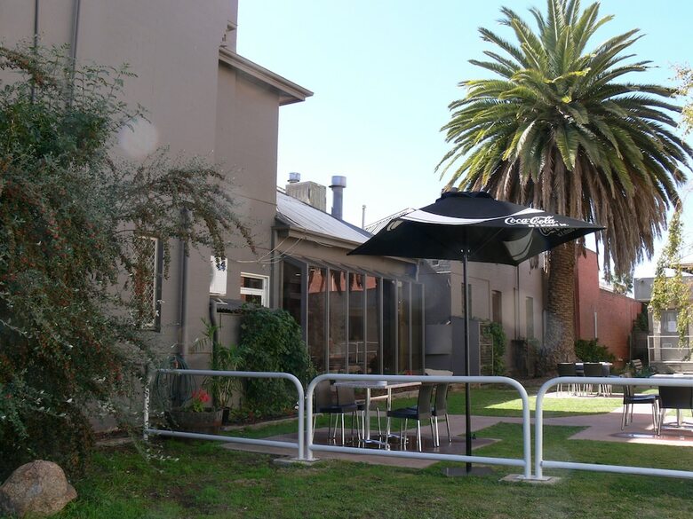 Burkes Hotel Motel