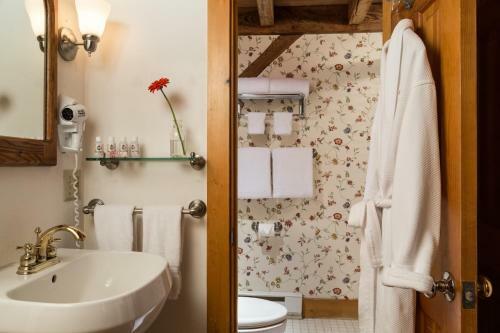 Bed & Breakfast Seven Sea Street Inn