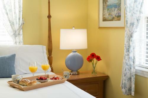 Bed & Breakfast Seven Sea Street Inn