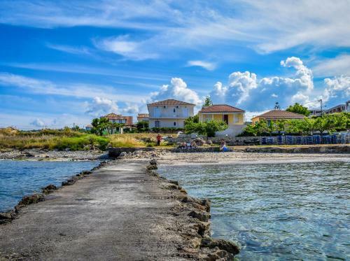 Pelagion II Sea Coral - Beachfront Holiday Home