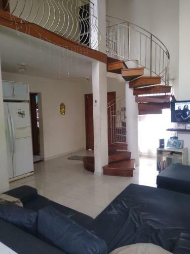 Sobrado Com Piscina