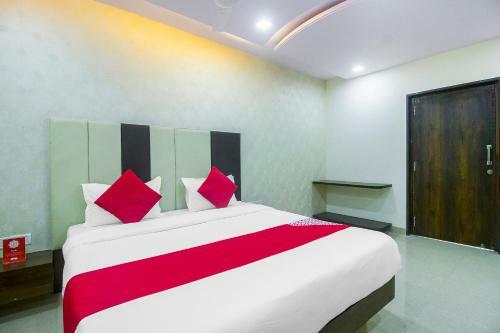 Oyo 88908 Hotel Samrat Palace - Moca