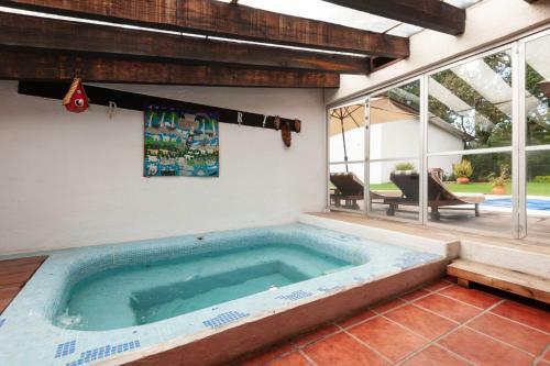 Gran Casa En Av�ndaro Con Alberca Y Jacuzzi!