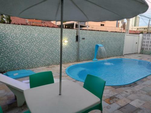 Casa Com Piscina Confort�vel E Perto De Tudo