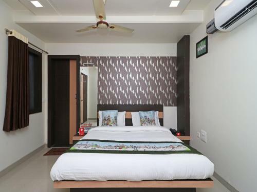 Oyo 10414 Hotel Tushar Residency