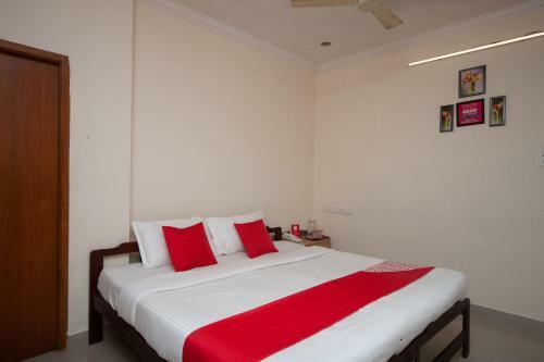 Hotel Oyo 28748 Geetham Homes