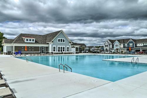 Family-friendly Townhome Less Than 5 Mi To The Beach!