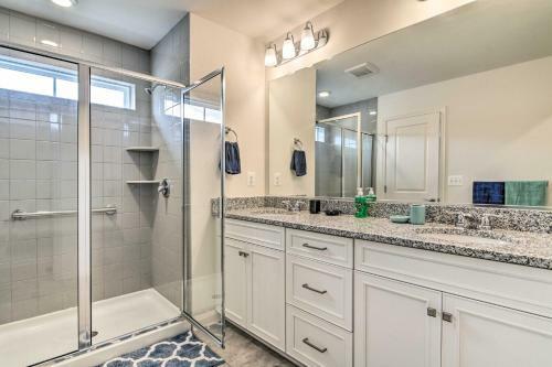Family-friendly Townhome Less Than 5 Mi To The Beach!