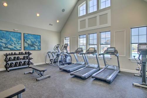 Family-friendly Townhome Less Than 5 Mi To The Beach!