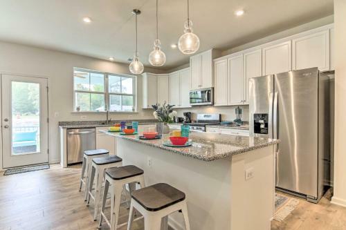 Family-friendly Townhome Less Than 5 Mi To The Beach!