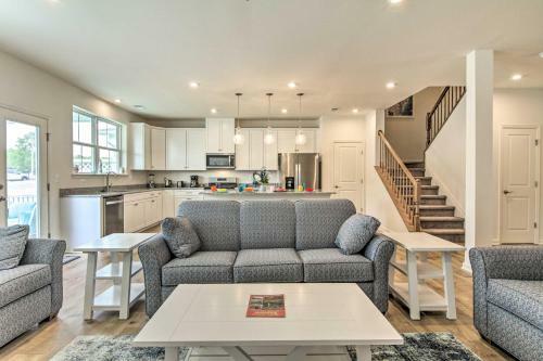 Family-friendly Townhome Less Than 5 Mi To The Beach!