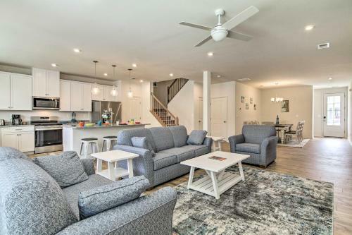 Family-friendly Townhome Less Than 5 Mi To The Beach!