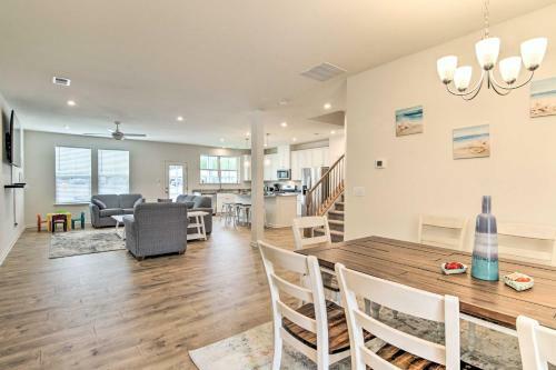 Family-friendly Townhome Less Than 5 Mi To The Beach!