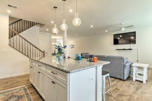 Family-friendly Townhome Less Than 5 Mi To The Beach!