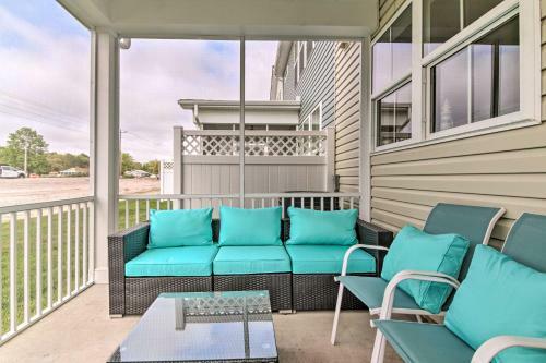 Family-friendly Townhome Less Than 5 Mi To The Beach!
