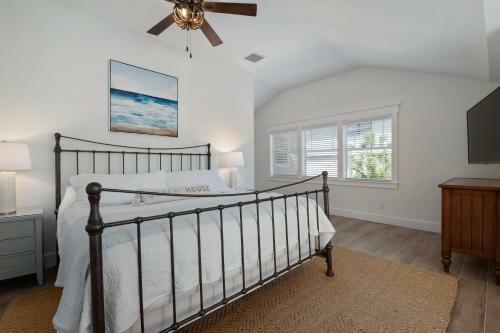 New Bay Dreamin 4 Bedroom Private Pool Spa Beach Front Property Home