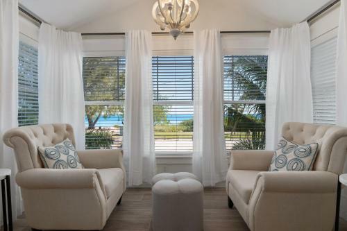New Bay Dreamin 4 Bedroom Private Pool Spa Beach Front Property Home