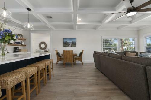 New Bay Dreamin 4 Bedroom Private Pool Spa Beach Front Property Home