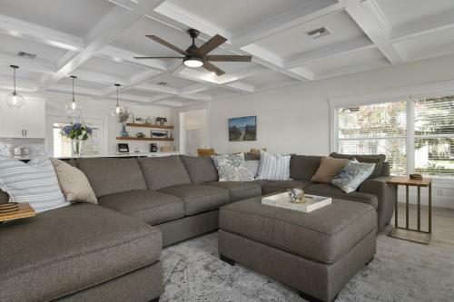 New Bay Dreamin 4 Bedroom Private Pool Spa Beach Front Property Home