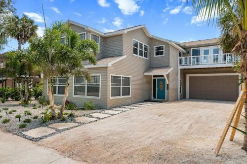 New Bay Dreamin 4 Bedroom Private Pool Spa Beach Front Property Home