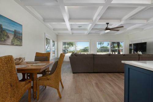 New Bay Dreamin 4 Bedroom Private Pool Spa Beach Front Property Home
