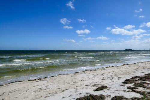 New Bay Dreamin 4 Bedroom Private Pool Spa Beach Front Property Home