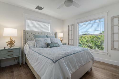 New Bay Dreamin 4 Bedroom Private Pool Spa Beach Front Property Home