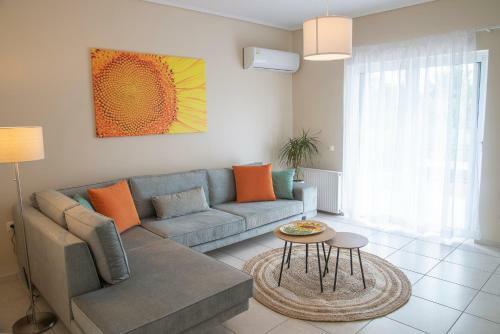 Helios: Charming Beach Home Next To Crystal Waters