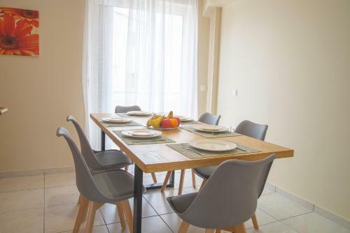 Helios: Charming Beach Home Next To Crystal Waters