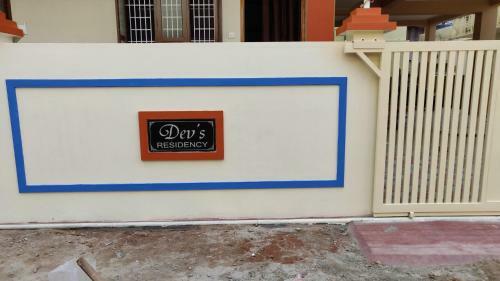 Apartamento Oyo Home 87704 Dev's Residency