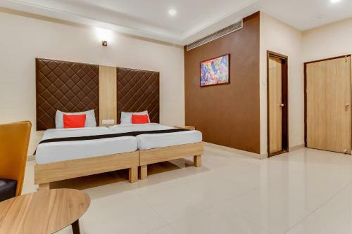 Capital O 19666 Hotel Solitaire