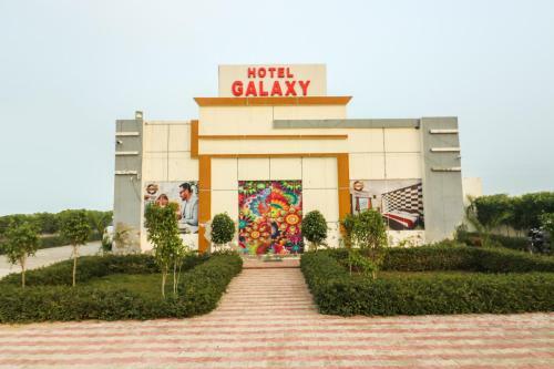 Oyo 68677 Hotel Galaxy
