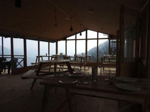 Hotel Sunbird Retreat Resort