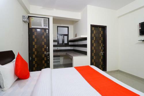 Hotel Oyo 60914 Crb Palace