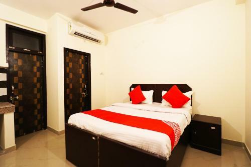 Hotel Oyo 60914 Crb Palace