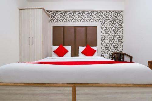Oyo 24801 Hotel Star Palace