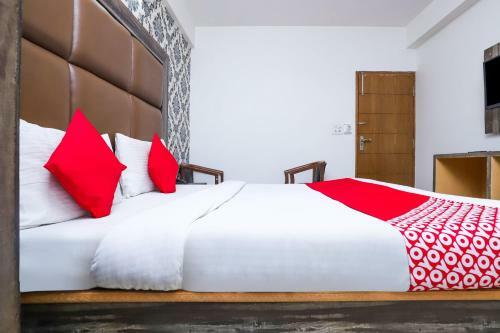 Oyo 24801 Hotel Star Palace