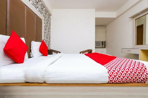 Oyo 24801 Hotel Star Palace