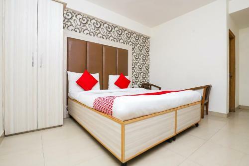 Oyo 24801 Hotel Star Palace