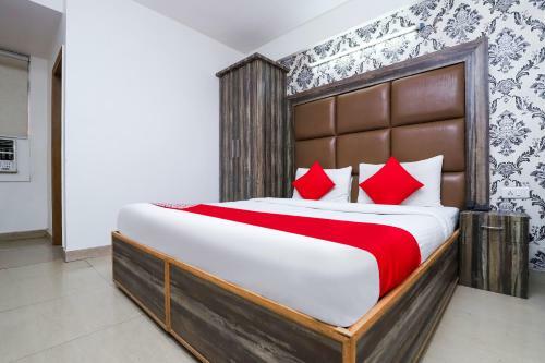 Oyo 24801 Hotel Star Palace