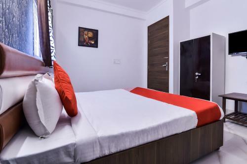 Hotel Oyo 26588 Diamond Blue