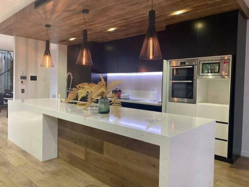Villa Mckinnon Luxury Moderm Home Three Bedroom