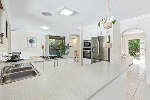 Mudjimba Beach House, Sleeps 6, Pet Friendly