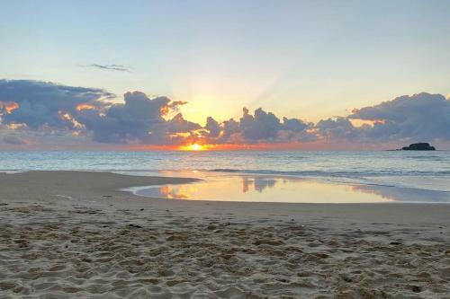 Mudjimba Beach House, Sleeps 6, Pet Friendly