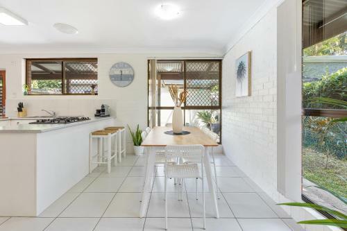Mudjimba Beach House, Sleeps 6, Pet Friendly